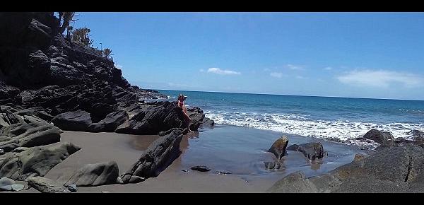  TRAVEL SHOW ASS DRIVER -  Walk along the beaches of Gran Canaria with Sasha Bikeeva in a micro-bikini. From San Agustin to Maspalomas